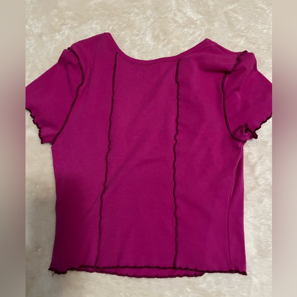 pink t shirt